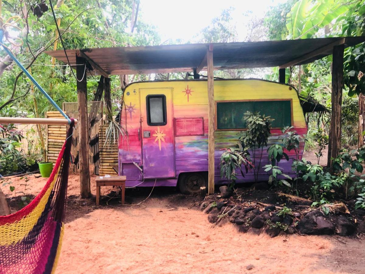 Rainbow Caravan Hostel Las Pilas Екстериор снимка